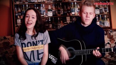 Mot ft. Bianca – „Absolut alles“ (Gitarren-Cover), ein hübsches Mädchen hat eine tolle Coverversion des Songs gesungen, eine großartige Darbietung, echt talentiert