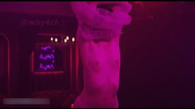 Anastasia Krasovskaya dança nua, faz striptease, mostra os seios, o rabo, faz sexo, nua, vídeo sensual +18