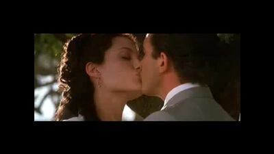 Angelina Jolie – scena erotyczna z filmu „Grzech pierworodny” (wersja bez cenzury)
