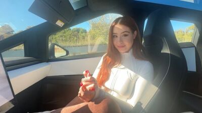 Desvirgino uma beldade na minha nova Tesla Cybertruck