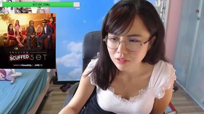 Compilação de raparigas que se peidam no Twitch (peidam, soltam um peido, peidaram)