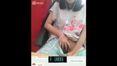 Filmik, który stał się hitem: dziewczyna jest bardzo posłuszna – OmeTV