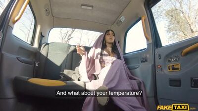 [FakeTaxi] Yasmina Khan - O Exame da Enfermeira Asiática