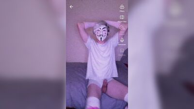 Femboy na TikToku – nago
