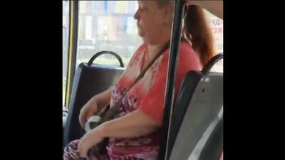 Su un autobus di Ivanovo, una bigliettaia ha strappato una banconota a una studentessa dopo che questa le aveva chiesto il resto