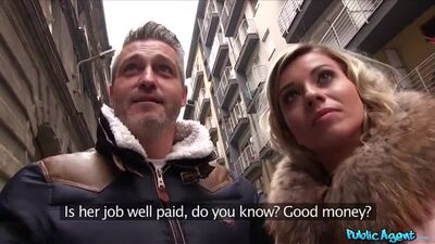 PublicAgent - Esposa infiel transa por dinheiro - Vídeo completo do casting