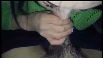 Pornografia ao estilo cazaque: uma rapariga cazaque está a fazer um broche. Conversa pornográfica. Sexo pornográfico ao estilo cazaque