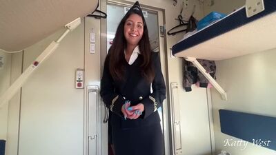 Покликав провідницю в поїзді до свого купе і трахнув її, поки в неї була перерва