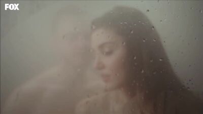 Hande Erçel par HancayCenter