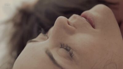 Jules Willcox Nua - Chase Me Through (EUA 2013) 1080p WEB Ver Online / Жуль Уиллкокс