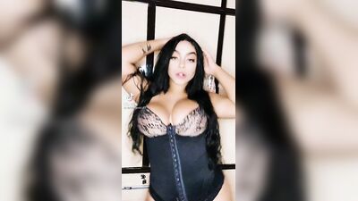 Tetas karnielloreal en OnlyFans
