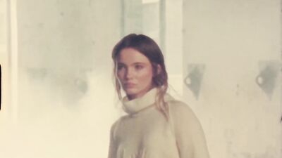 Freya Allan nua
