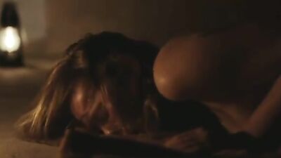 Elizabeth Olsen nue