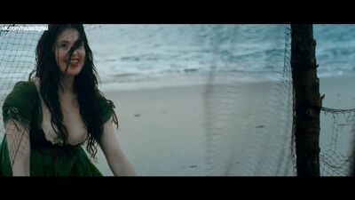 Gemma Arterton nua (deslize do mamilo) em «Byzantium» (2012) HD 1080p Ver online / Gemma Arterton - Byzantium