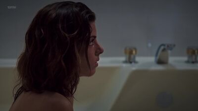 Isabel Burr e Lourdes Reyes nuas - Dios Inc s01e08 (México 2016) 1080p WEB