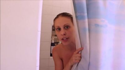 Une maman surprend son fils en train de l'espionner et le baise, POV d'une maman milf mature aux gros seins, spectacle sportif et sexe (Inceste avec des mamans matures 18+)