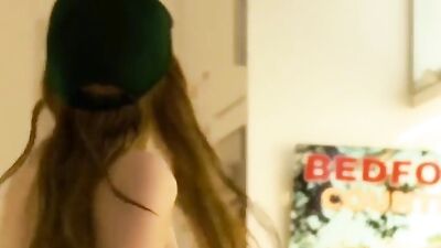 Karen Gillan nua
