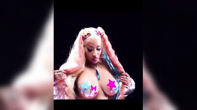 Nicki Minaj nue
