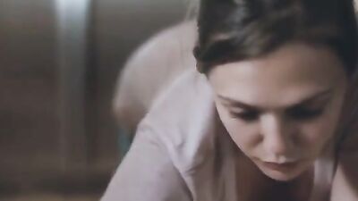 Elizabeth Olsen nue