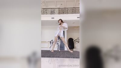 Жалаңаш Аманда Черни