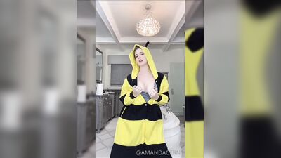 Жалаңаш Аманда Черни