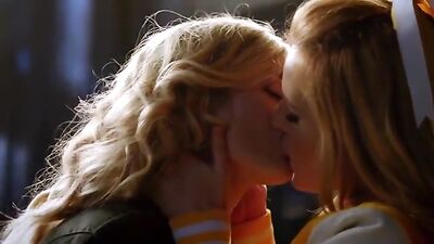 Naga Samara Weaving, Bella Thorne