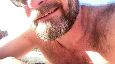 Padrasto de Seattle diz palavrões numa praia de nudismo