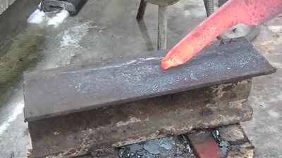 Cómo fabricar un hacha con un muelle con tus propias manos