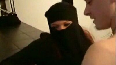 Scopa una donna musulmana in burqa: sesso secondo la sharia, porno francese