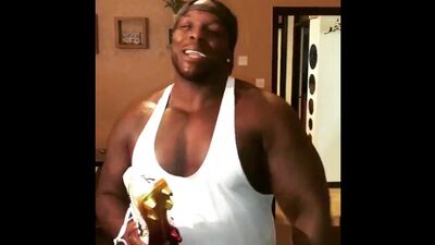 Akinfenwa ha rivelato cosa farà con Ramos a seguito degli infortuni di Salah e Karius