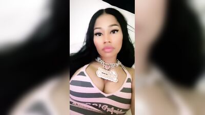 Nicki Minaj nue