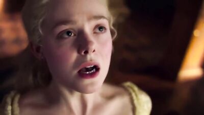 Elle Fanning nuda