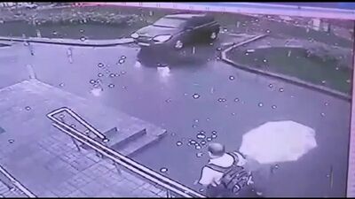 W Petersburgu uderzenie pioruna wywołało deszcz ognia