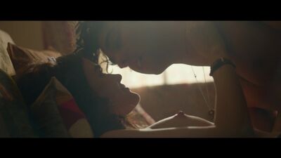Lucy Hale Nua – Dude (2018) HD 1080p Ver Online / Lucy Hale – Dude