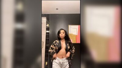 K Michelle, con las tetas al aire