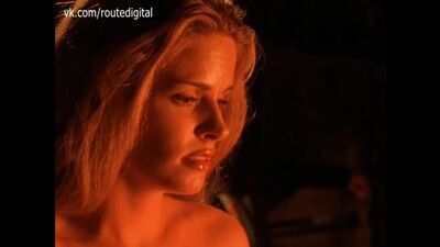 Julie Cialini, Regina Russell, Julie K. Smith desnudas - Wolfhound (2002) Ver online