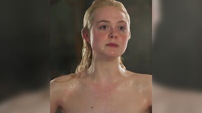 Elle Fanning nuda
