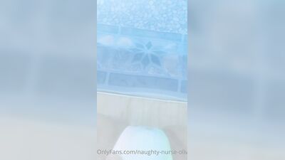 Жалаңаш Оливия Джеймс