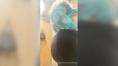 Die vollbusige Stacy XXX auf OnlyFans