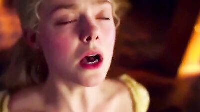 Elle Fanning nuda