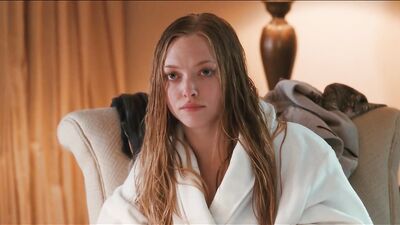 Naga Amanda Seyfried, Julianne Moore