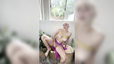 Observinglala desnuda