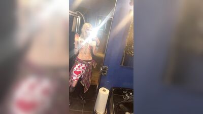 Taylor Momsen nuda