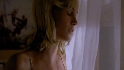Natasha Henstridge nue