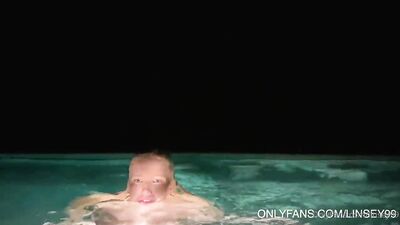 Naked Linsey99
