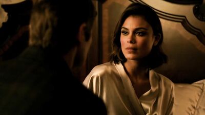 Nathalie Kelley desnuda