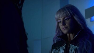 Eliza Coupe nackt