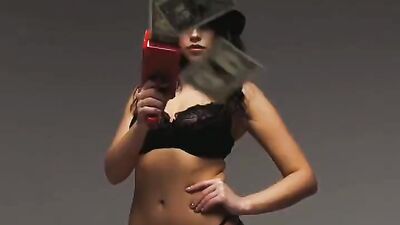 Cristy Ren nuda