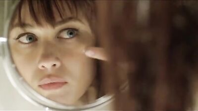 Olga Kurylenko nue
