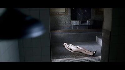 Olga Kurylenko desnuda